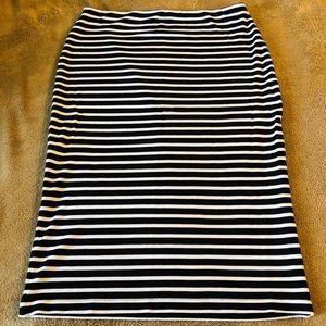 NWOT Black / White Midi Skirt